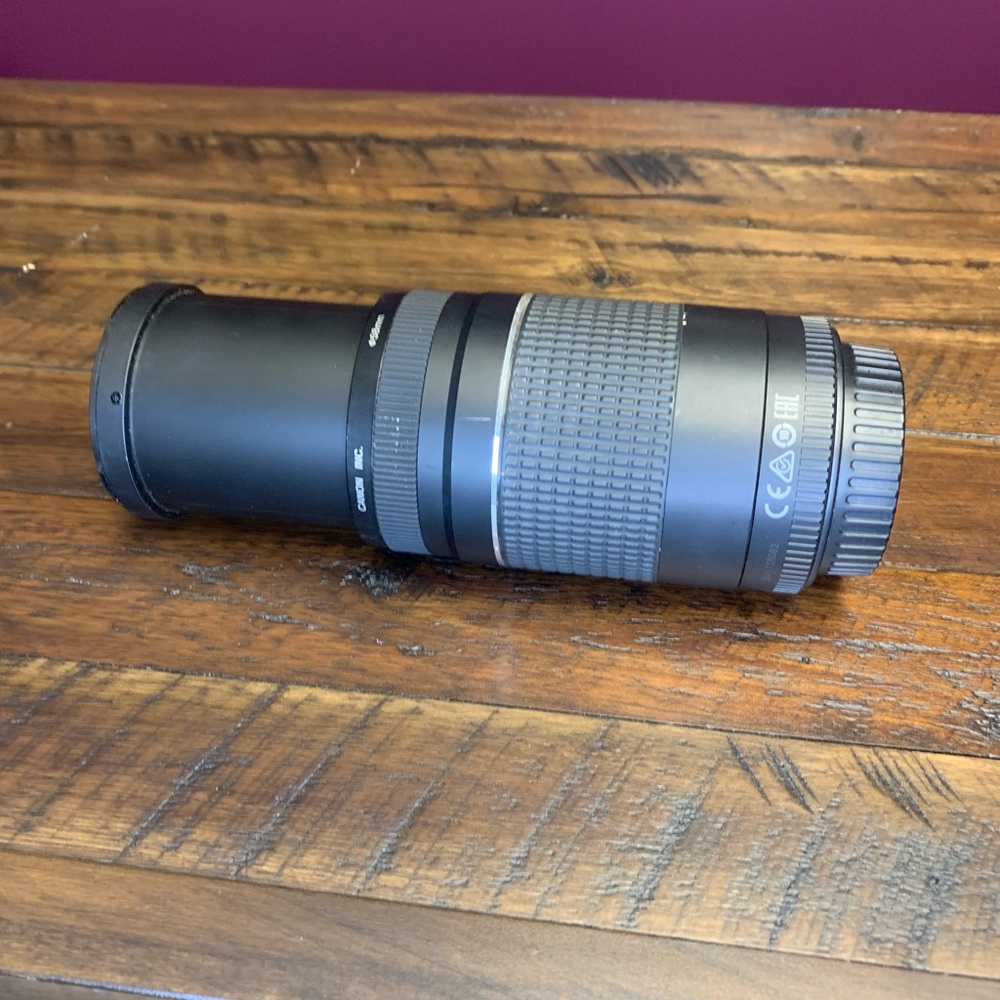 Canon Black and Silver Telephoto Lens - Picture 16 of 16